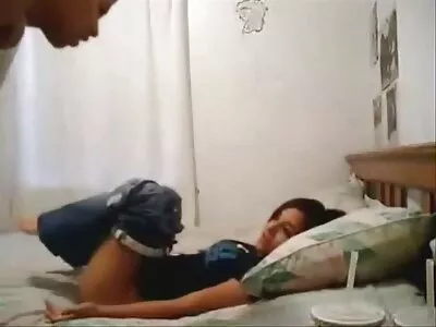 Струнка шлюха займається повним сексом зі своїм роговим вітчимом молоді мами порно
