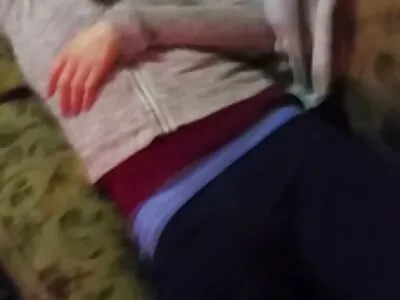 Стефані смокче член в машині і порно мама і дочка трахається в спальні