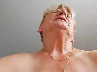 Пасербиця наполегливо працює для порно з мамою татових cummies